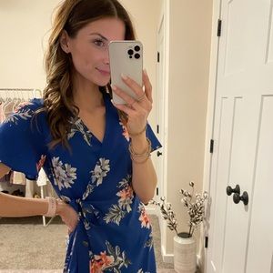 Gorgeous blue dress with floral detail